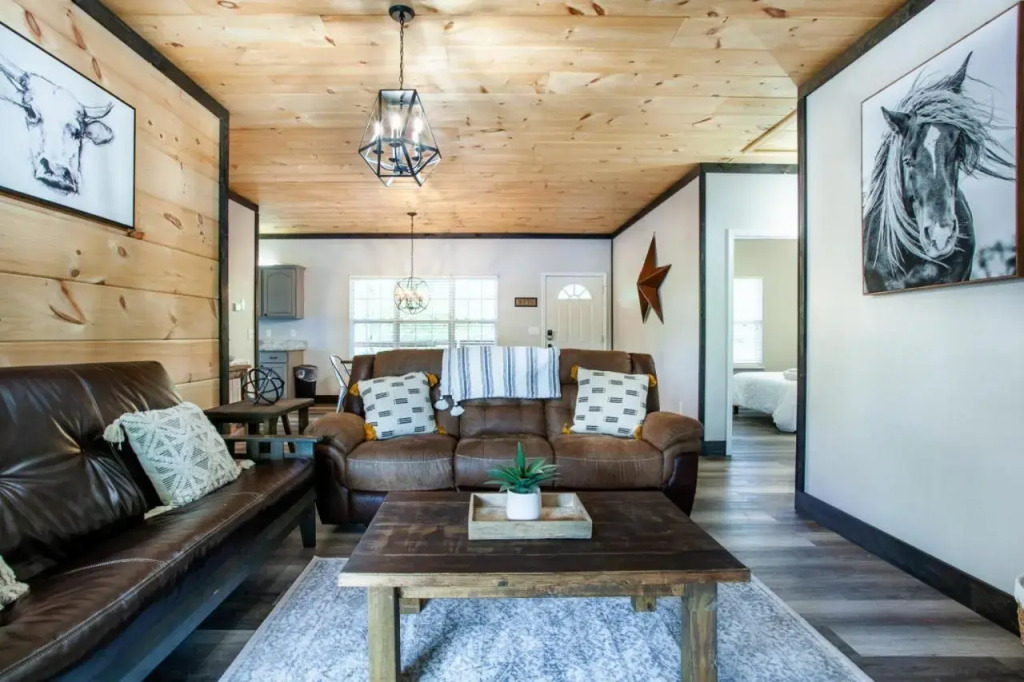 Pine Cove Cabin - Hot Tub, Game Room, Theater Room