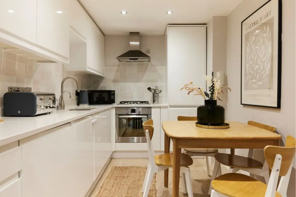 The Fichley Hideaway - Glamorous 2bdr Flat With Patio
