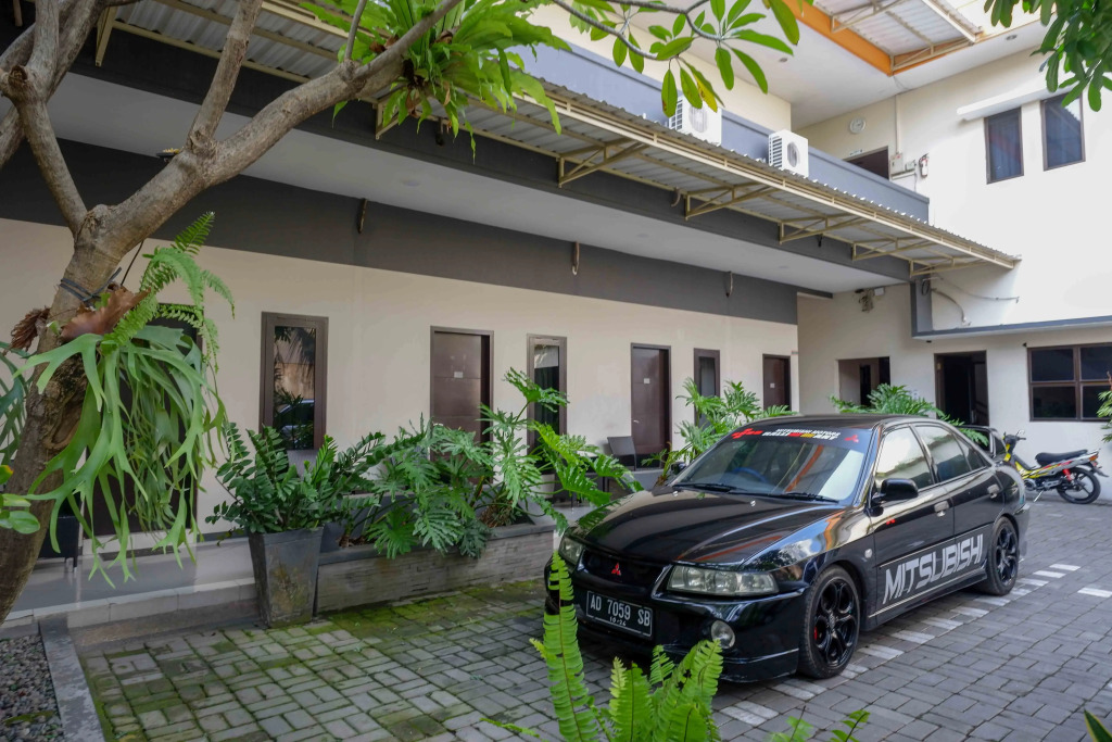 Urbanview Hotel Solo Tiara