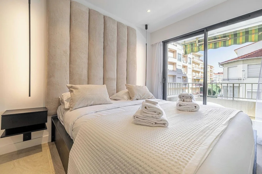 Renovated Prestige 3P Luxe Apt, Terrace & Parking