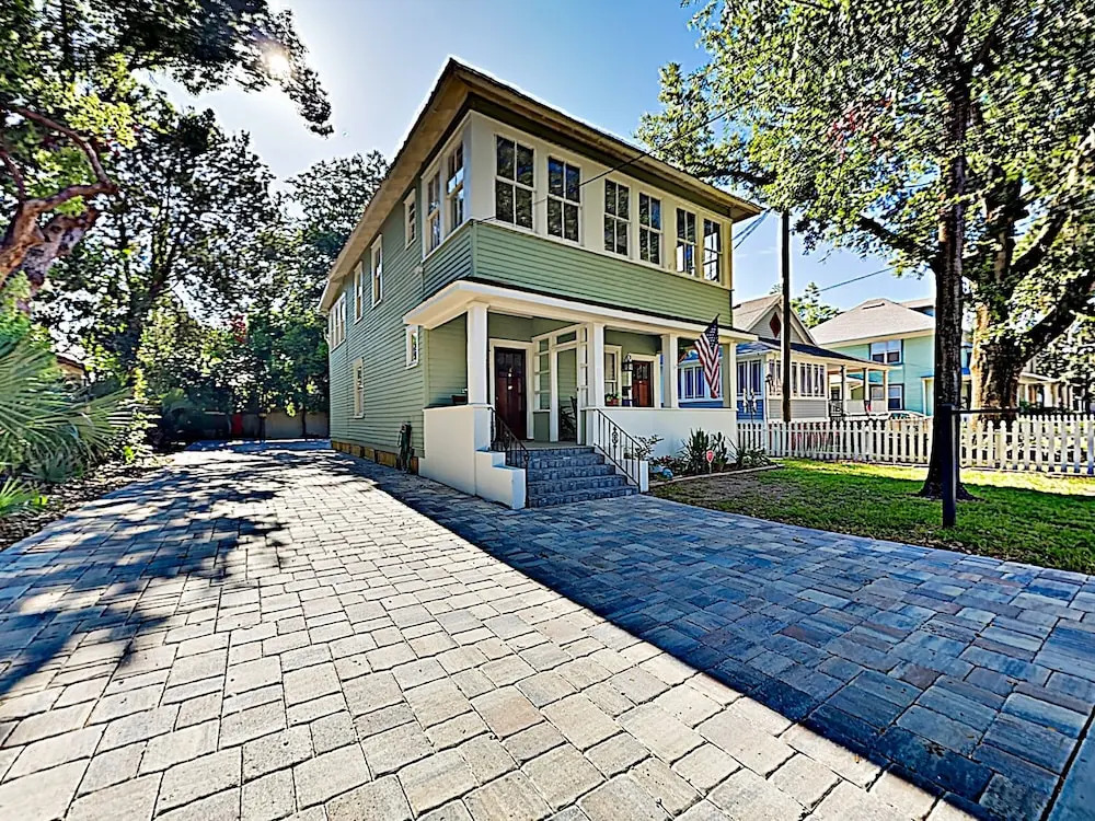 New Listing! Classic Charm In The City W/ Sunroom 4 Bedroom Duplex