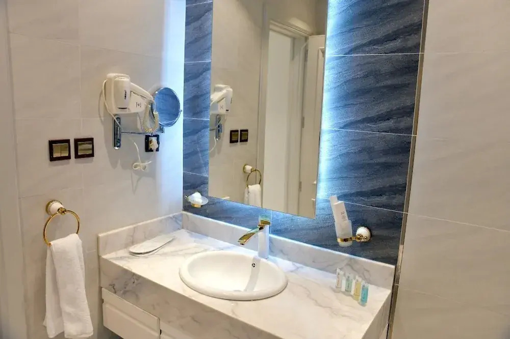 Crown City Hotel -فندق كراون ستي