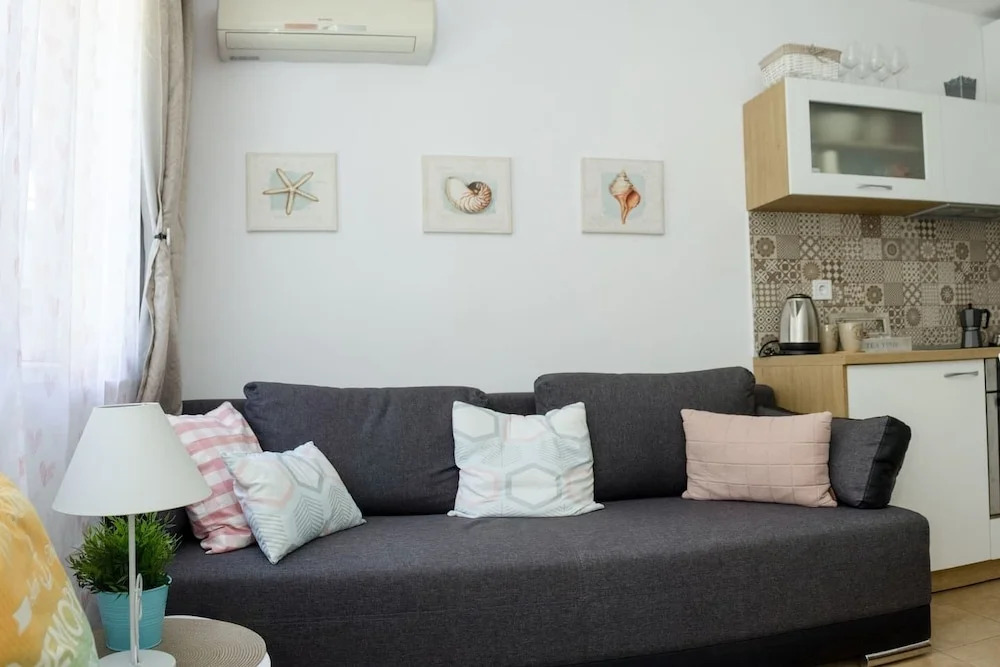 Riviera Park, Golden Sands 1-Bd Chic Apartment