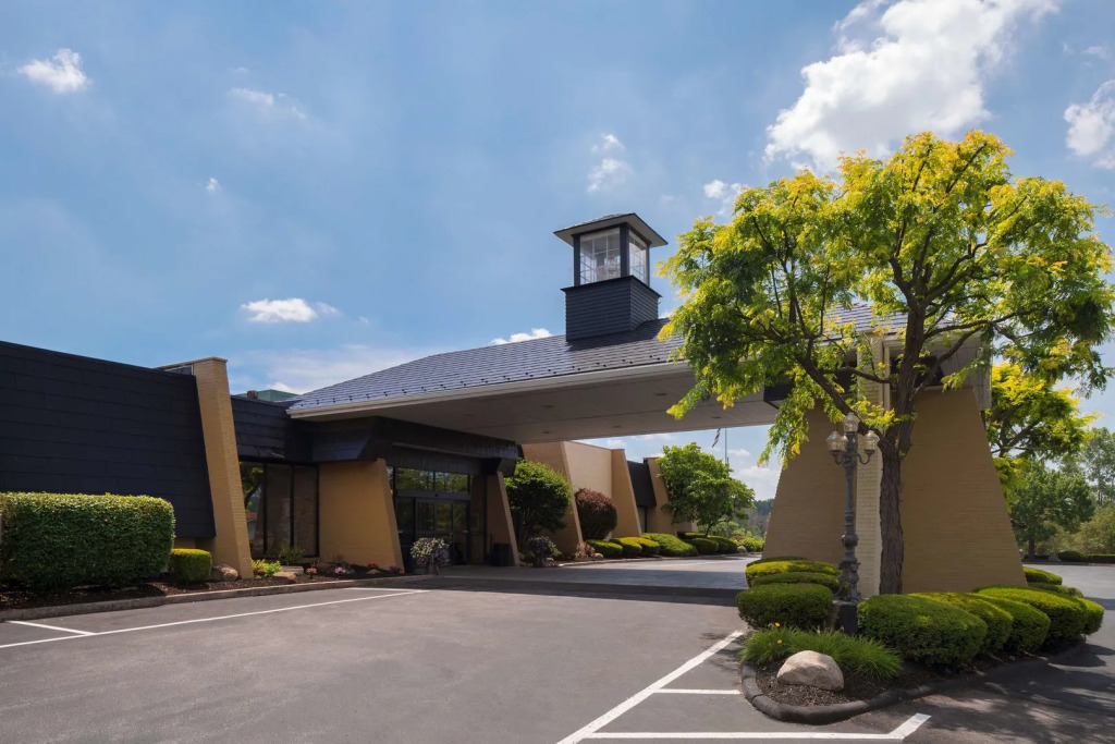 Park Inn By Radisson Sharon