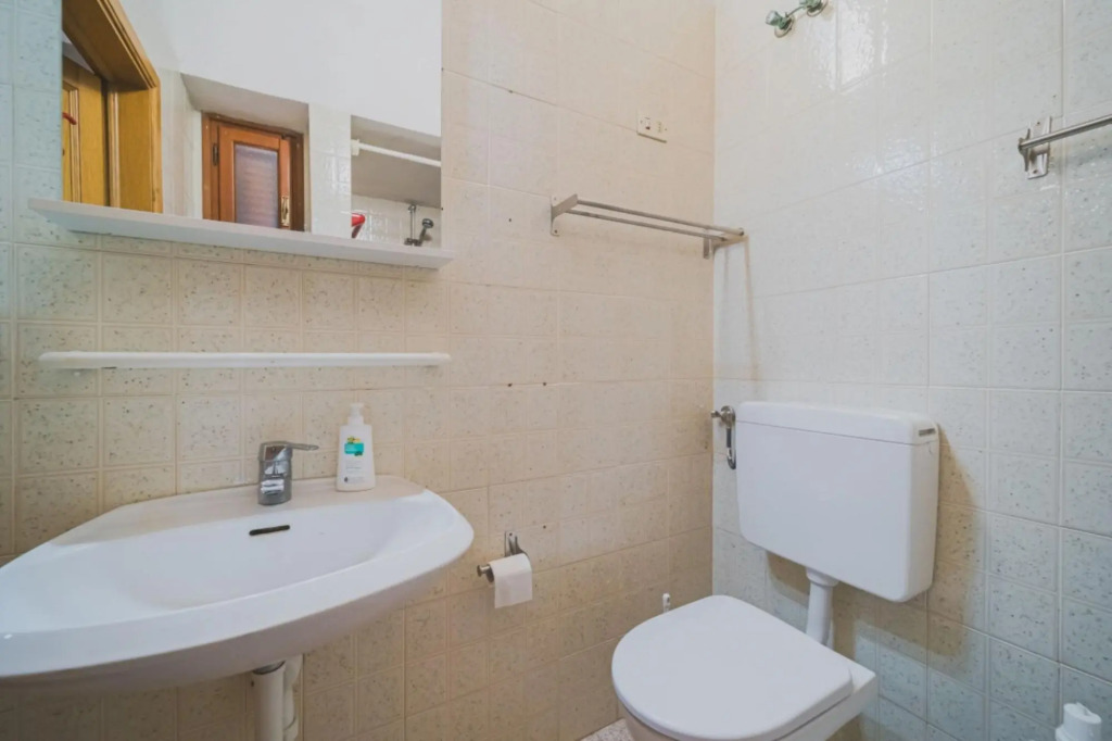 Un Giardino Su Pareti a few hundred meters from the beach with parking space and garden-UN GIARDINO SU PARETI