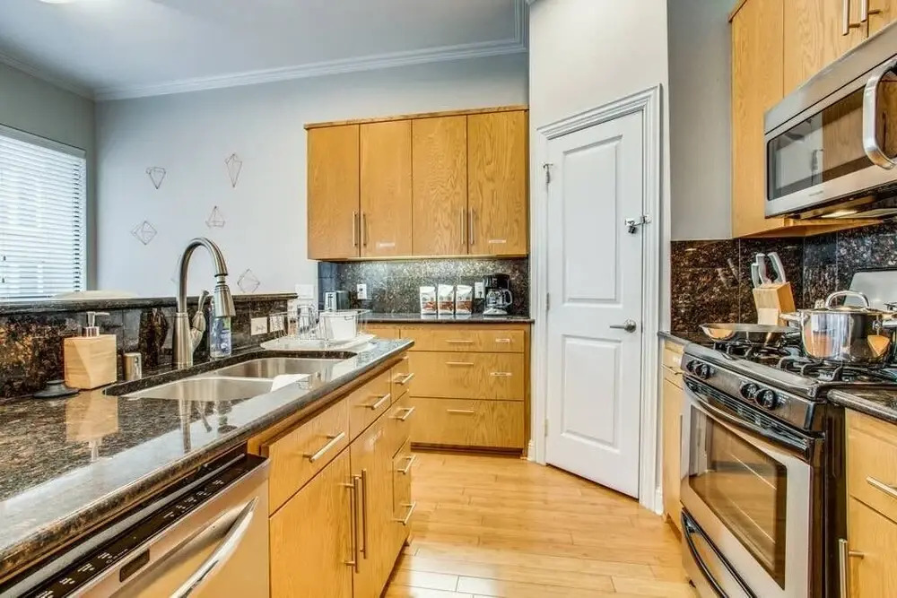2 Huge Townhouses in Oak Lawn PERFECT for groups