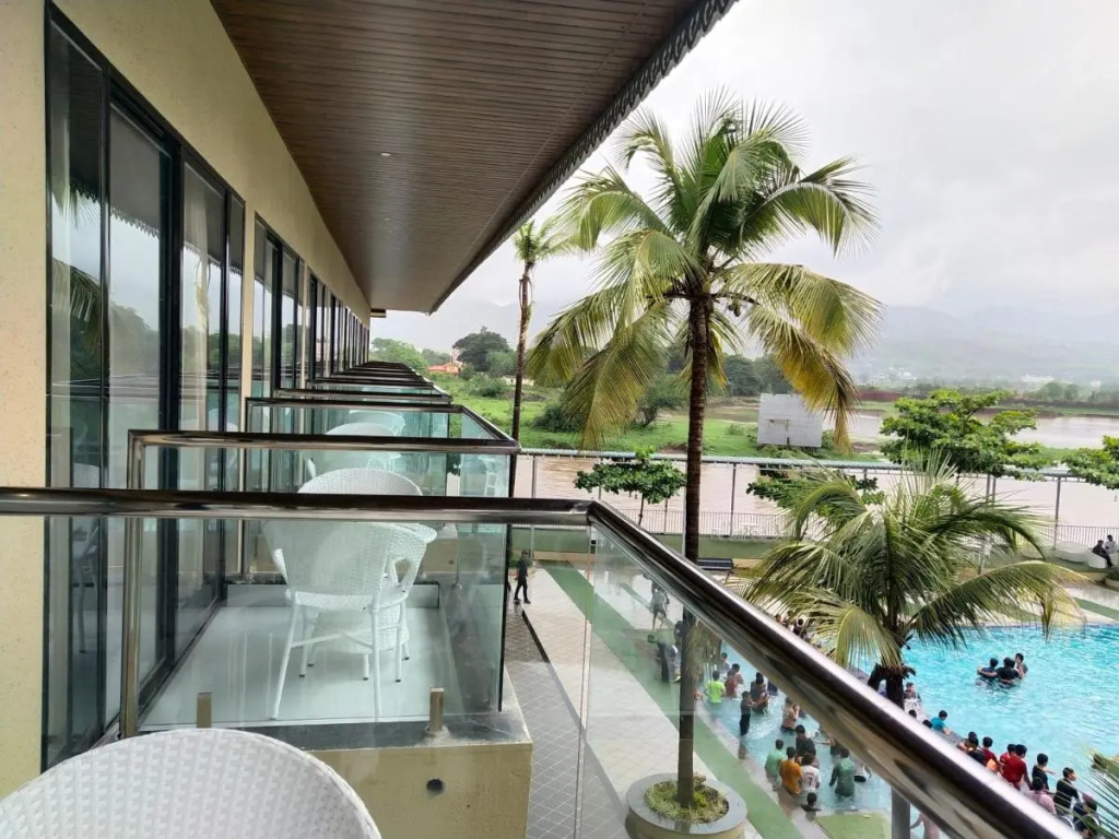 Paramount Riverfront Resort & Spa