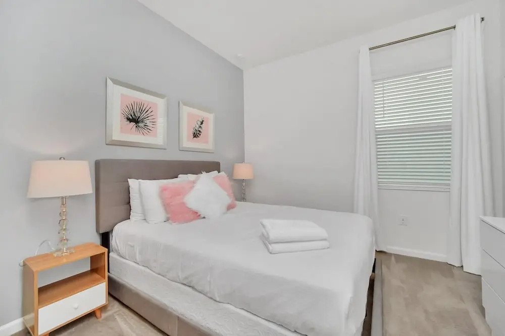 Stunning Bright Family Home Sleeps 25 Bl102