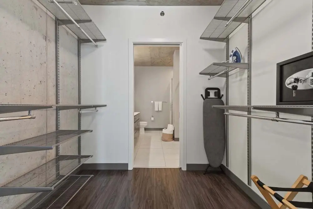 2BR Apt Stunning Views Steps to Michigan Avenue