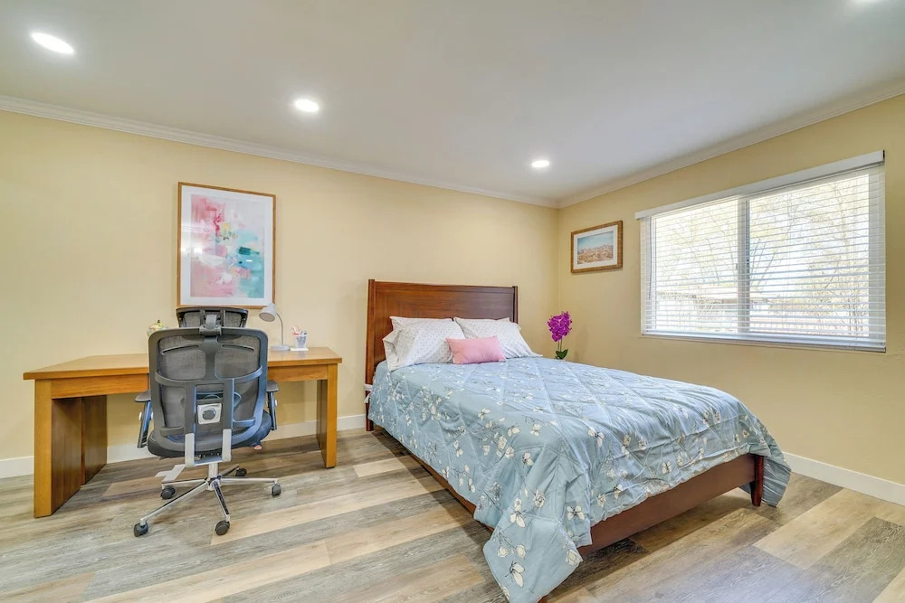 1 Block to Dtwn Pleasanton: Condo w/ Pool Access
