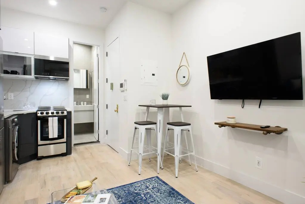 78-1b New 1BR Prime UES WD in Unit