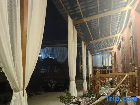 Tekes Qianyuan Bieyuan Bed and Breakfast