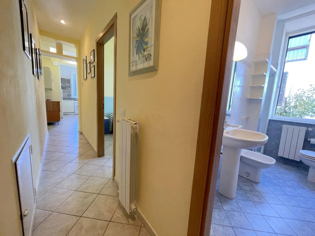 In villa on the sea, apartment on the 1°st floor,  with veranda and spacious sea view terrace. 5 bed-Villa Fiorella p. 1° monte