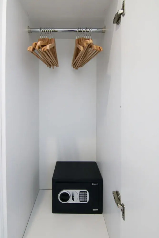 Phaedrus Living: Seaside Luxury Flat Harbour 102