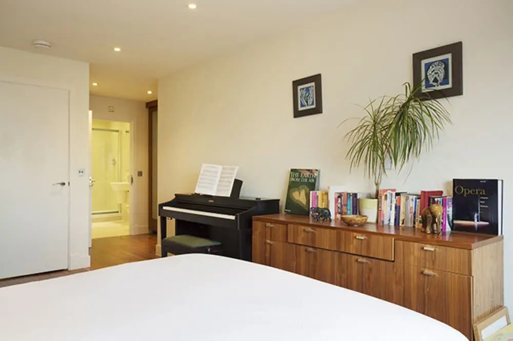 Veeve - Walk to Tower of London, 2 bed on Henriques St, City