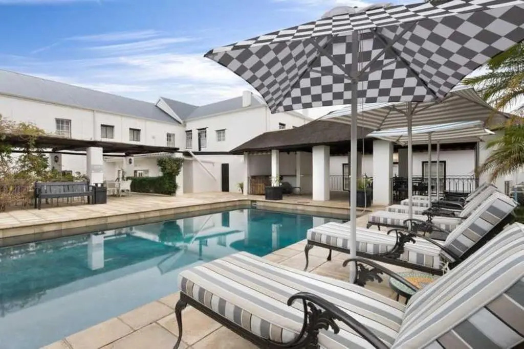 Swartberg Hotel, Cork Tree Collection