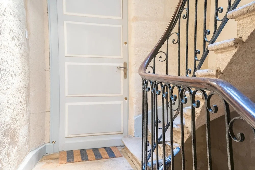 Charming Apartment On The Pedestrian Street Of The