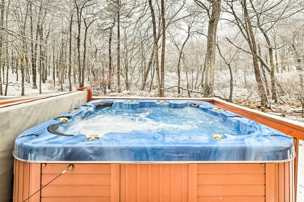 Hot Tub + Deck: Pet-Friendly Poconos Getaway