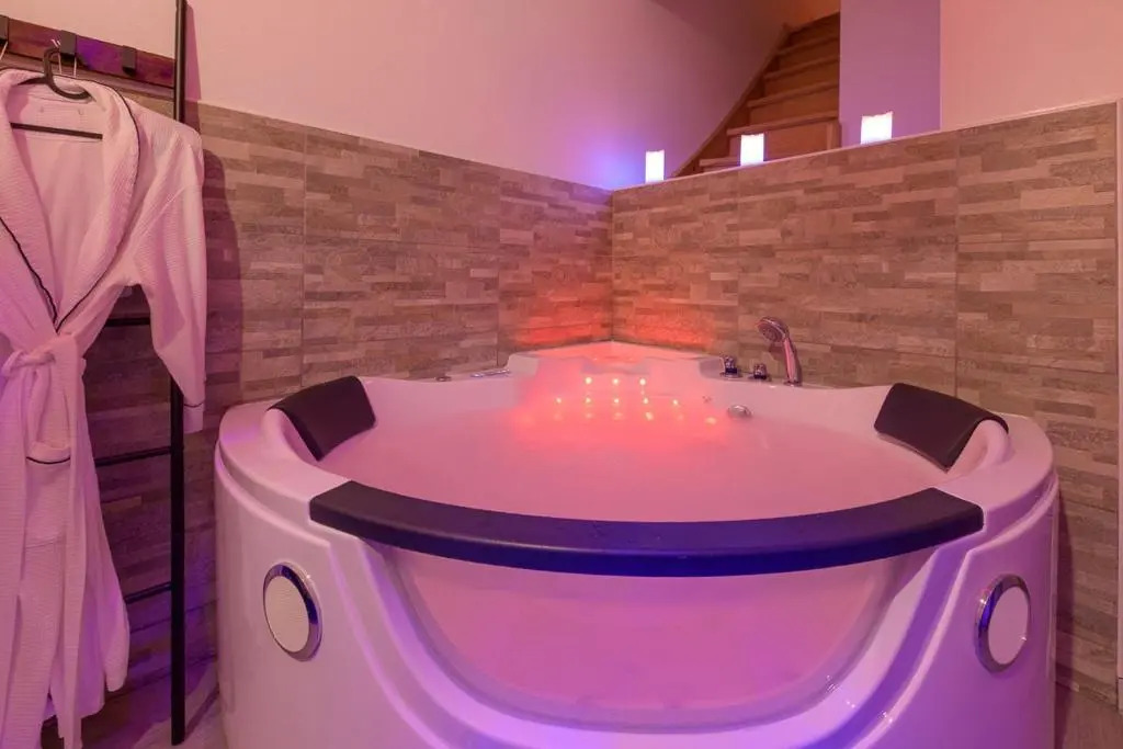 Love Room - Suite romantique avec spa privatif