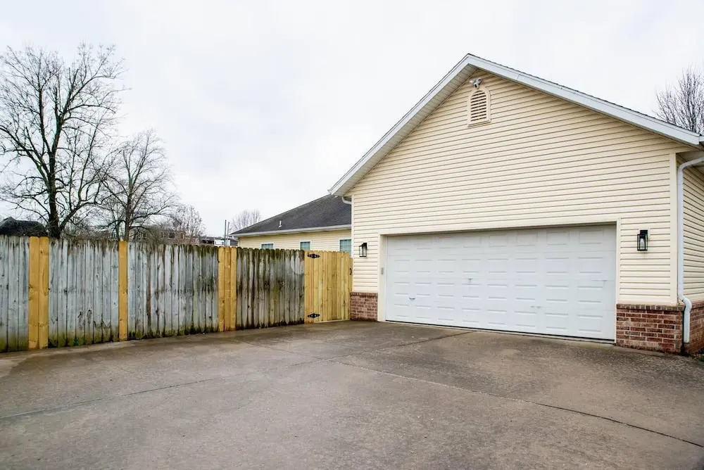Modern Farmhouse - 2 Blocks to Downtown Square!