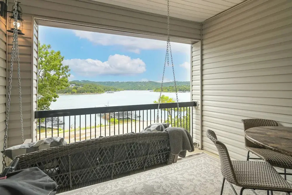Table Rock Lake Retreat: Steps to Water & Pools