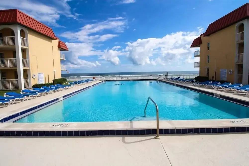 Point East 301