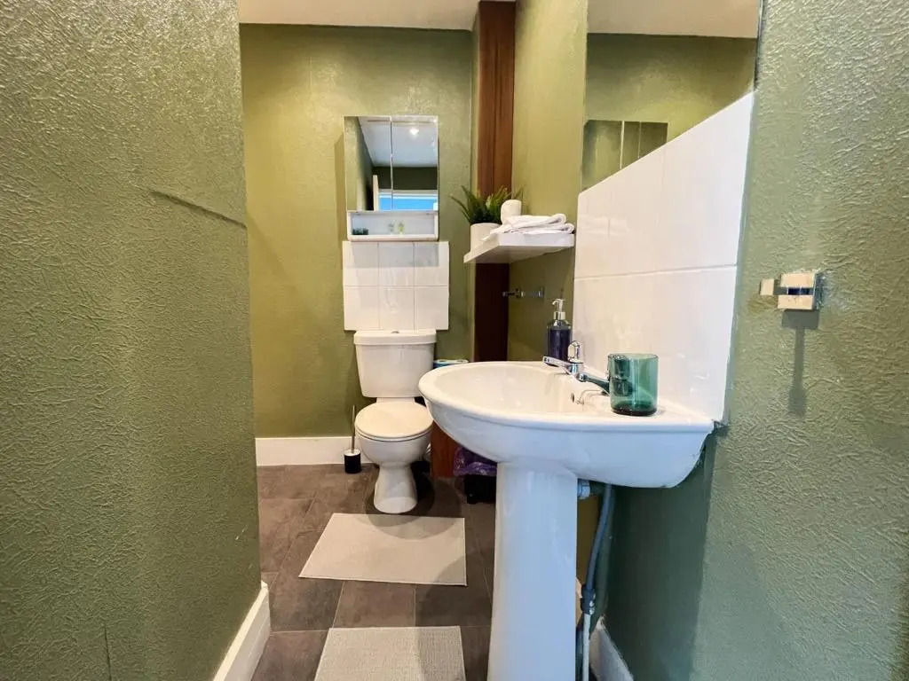 Glasgow West End Studio Apartment