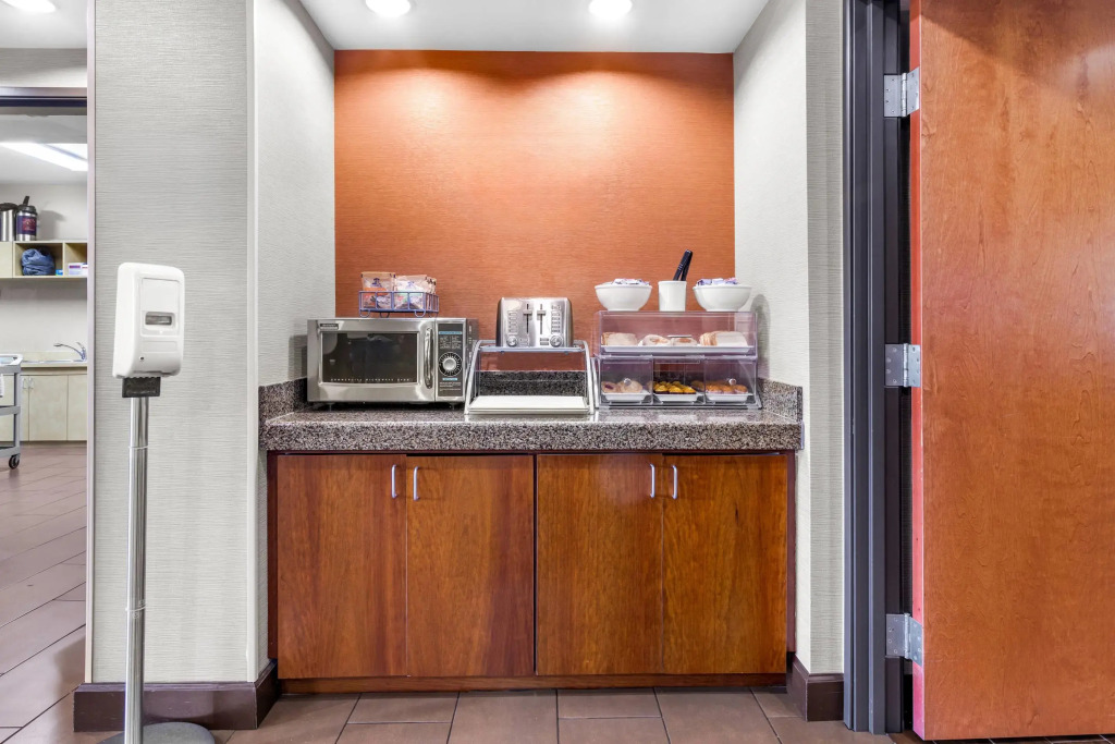 Comfort Suites