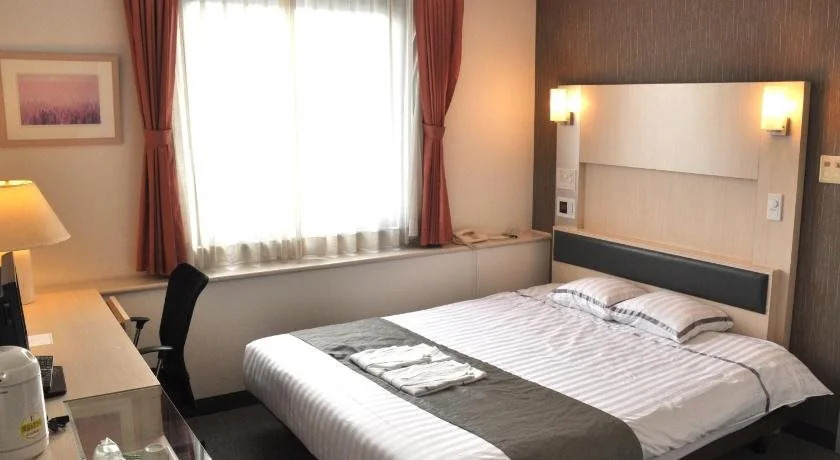 Hotel West