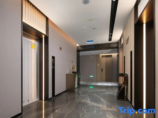 Kyriad Marvelous  Hotel 3.0 Huaihua South High-speed Railway  Station In The Beautiful Time