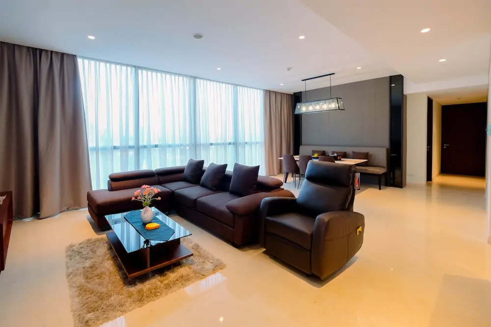 Classy 2BR Casa Domaine Apartment with Maid Room By Travelio