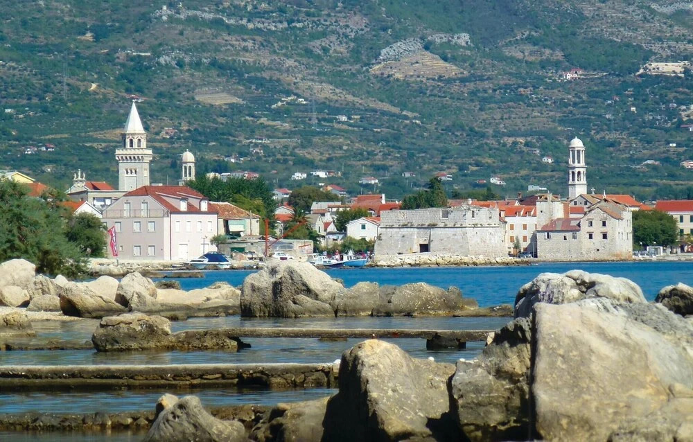 Amazing Home in Kastel Novi With Wifi and 3 Bedrooms