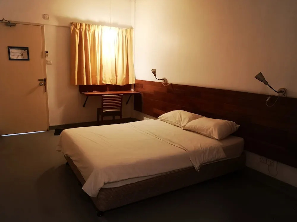 OYO 161 Lodge Paradize Hotel