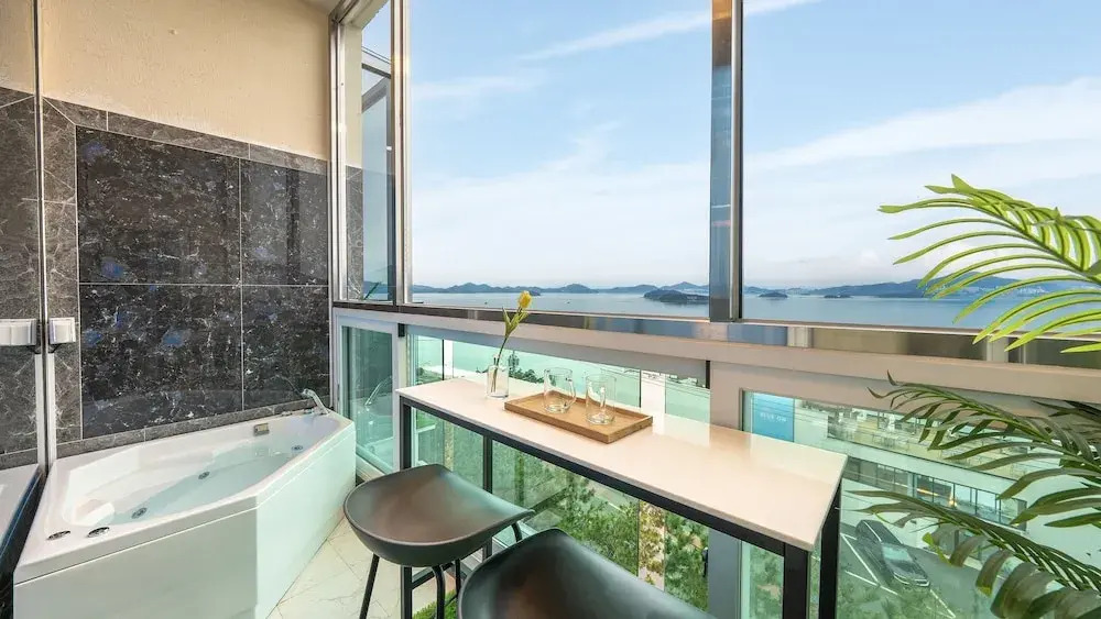 Yeosu Hemiswi SPA Pension
