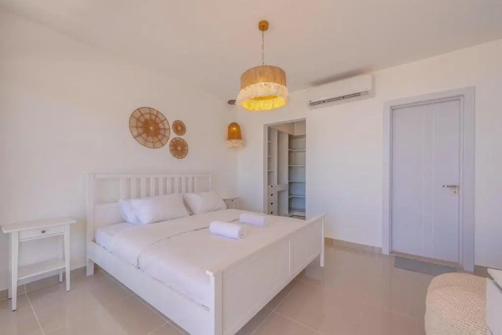 Modern 2-Bedroom Penthouse G-Cribs Pool view