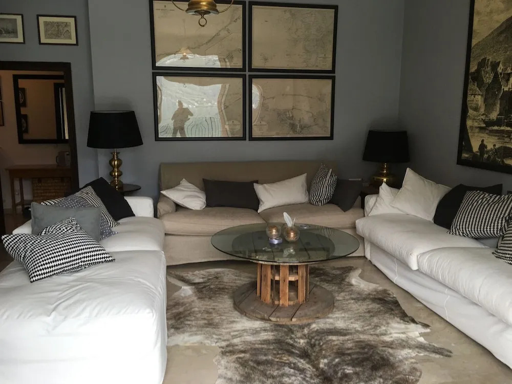 Swan's Nest Luxury Apartment on the Lake