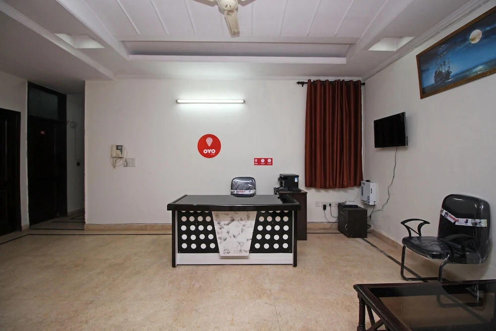 OYO 9019 Golden Park Kirti Nagar