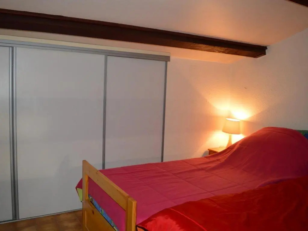 Maison climatisée 2 pièces/mez, 5 couchages, proche port et plage, parking, véranda, terrasse, animaux OK - FR-1-225D-110