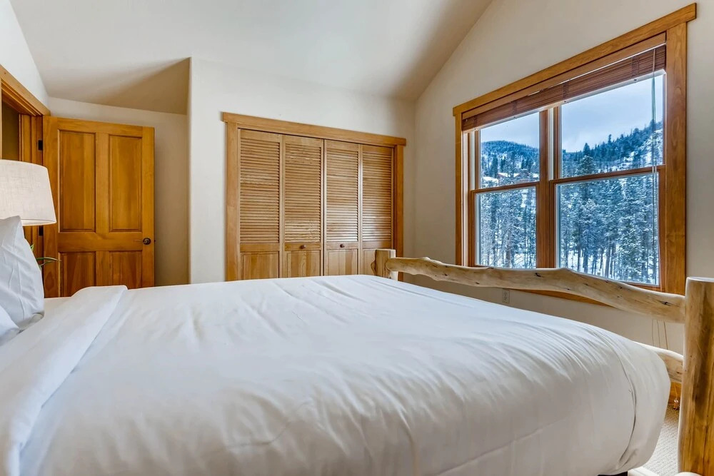 Newly Renovated, 4br Red Hawk Townhome 2338- Kids Ski Free 4 Bedroom Townhouse