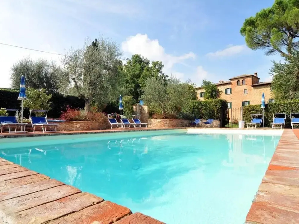 Elegant Castle Stay With Pool
