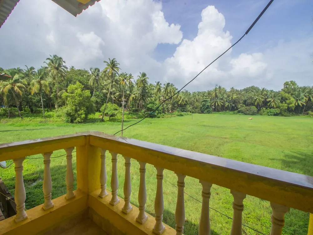 OYO 18261 Home Beachside 2BHK Utorda Beach
