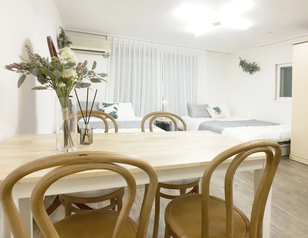 Sunny House Hongik snt 1mins
