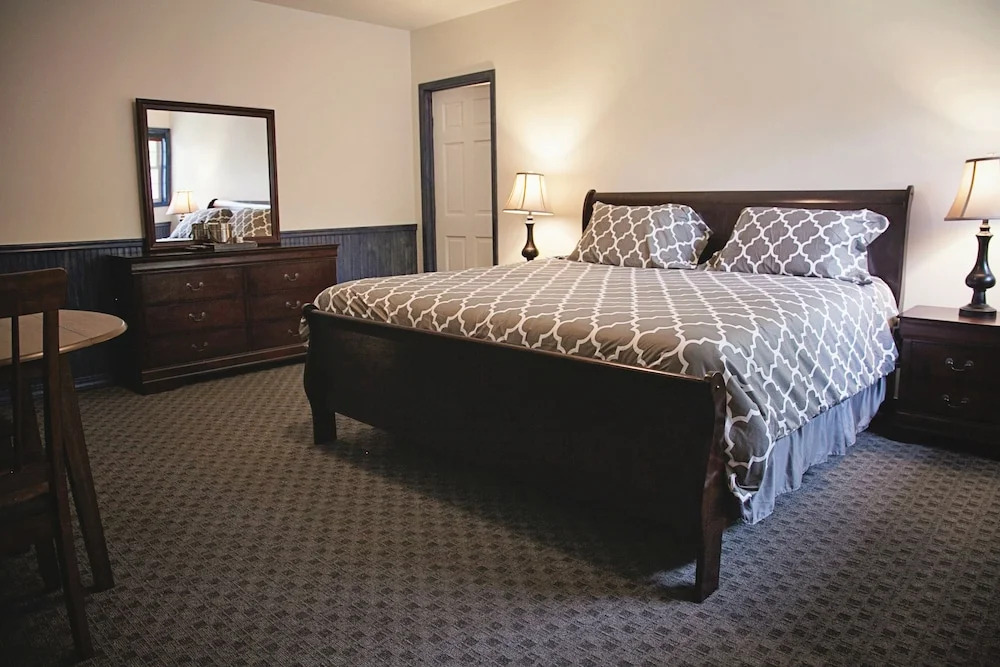 Blue Hill Lodge