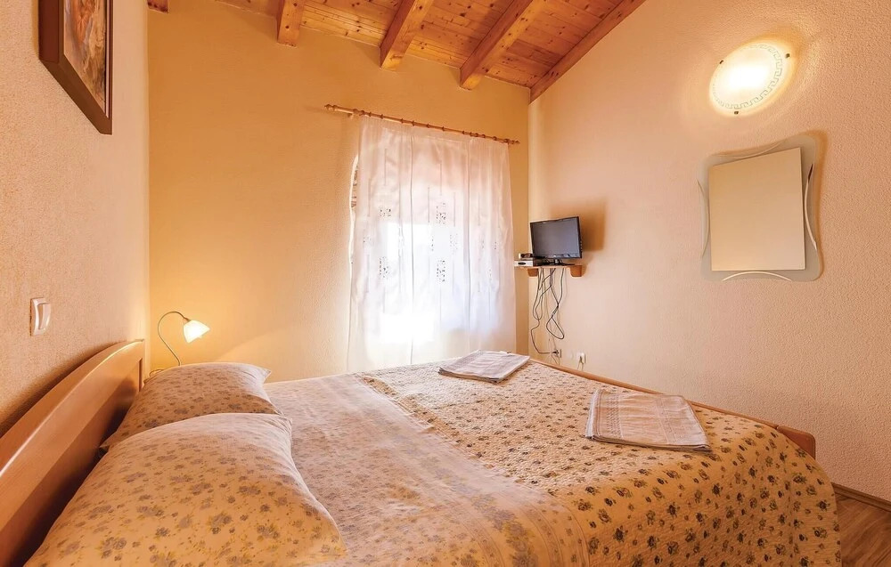 Two-Bedroom Holiday Home In Divsici