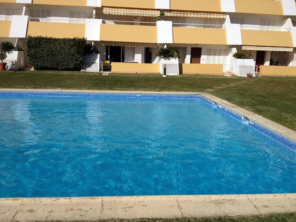 House With 2 Bedrooms in Vilamoura, With Pool Access and Enclosed Gard