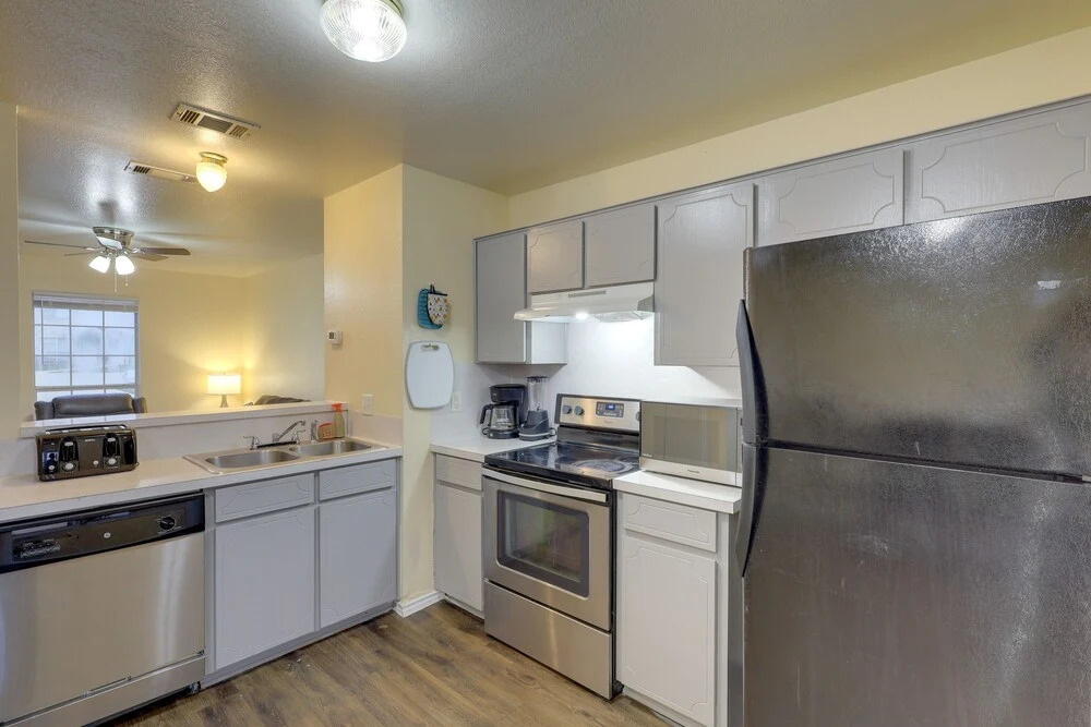 5 Mi to Fort Hood Shopping: Quiet Killeen Townhome