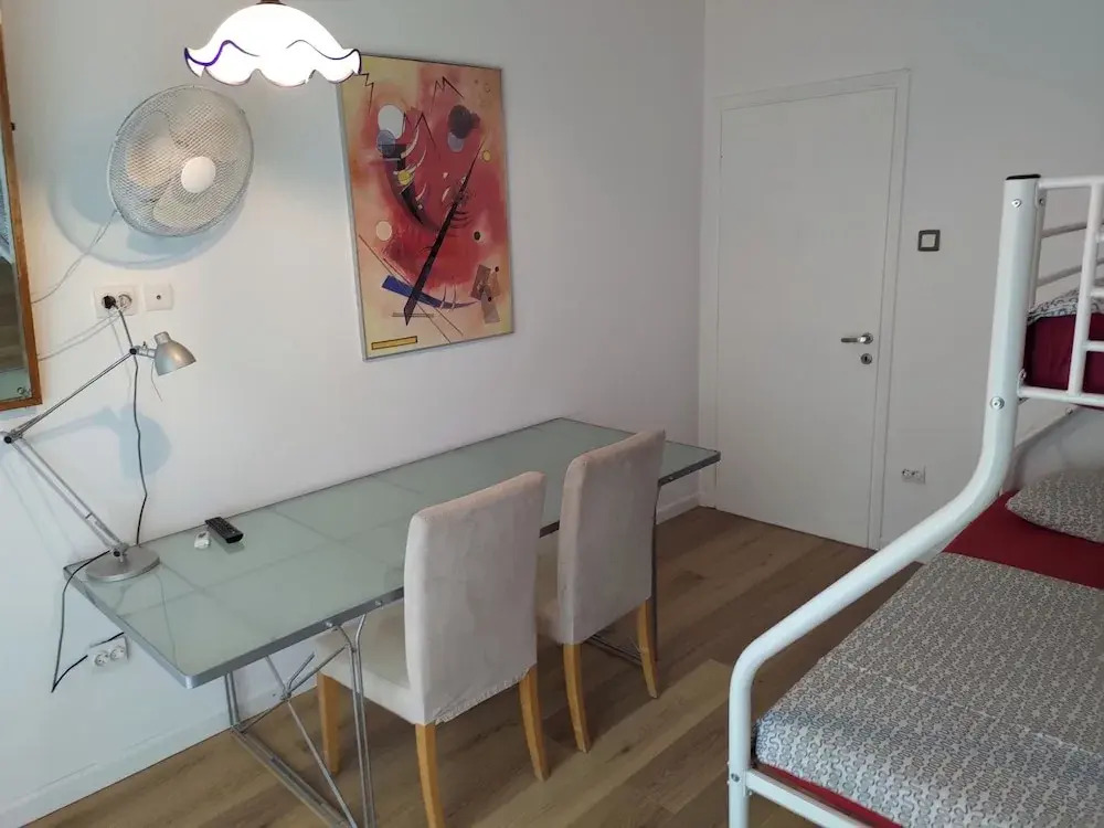 Apartment - Sleeps 5 - Parking - Balcony