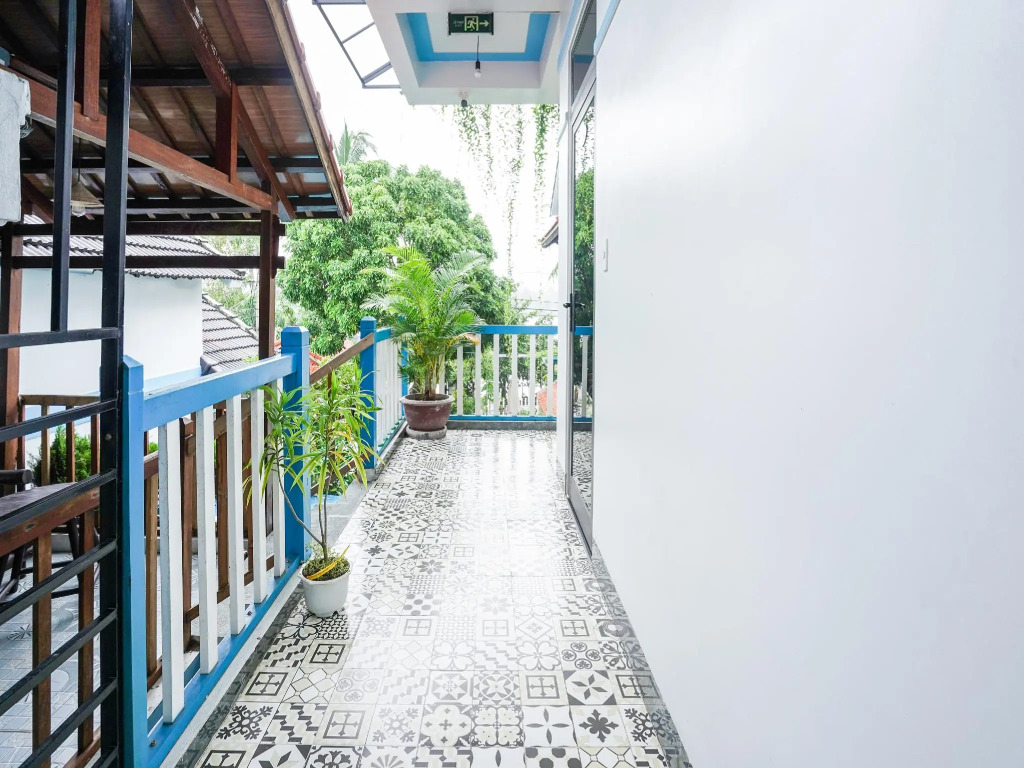 Riverside Dorm and Restaurant