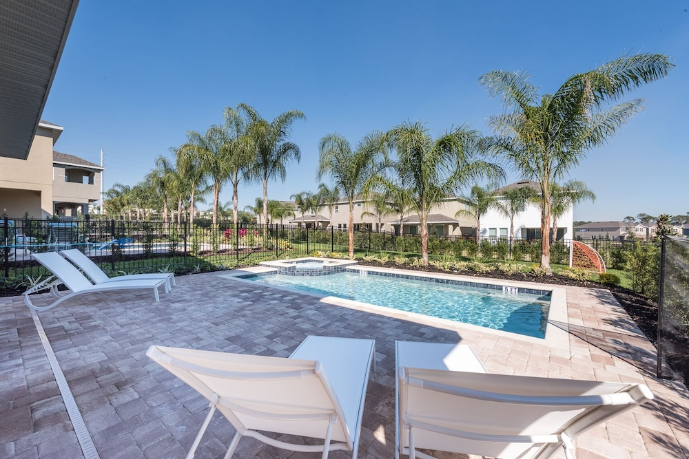 Encore Resort and Water Park at Reunion by Rentyl
