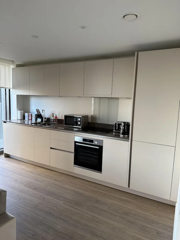 Spacious & Luxurious 2-bed Apartment in London